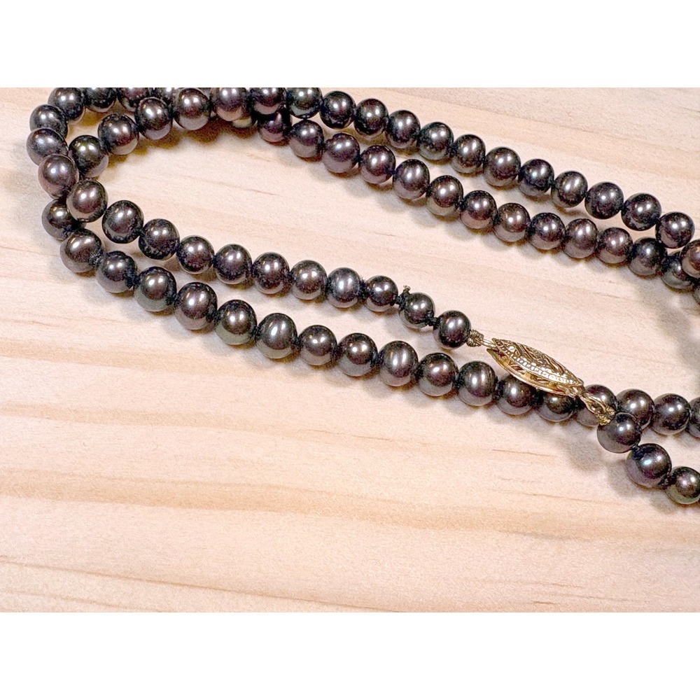 Black Iridescent Necklace Women 17in Good Knotted Peacock Gold Tone Clasp